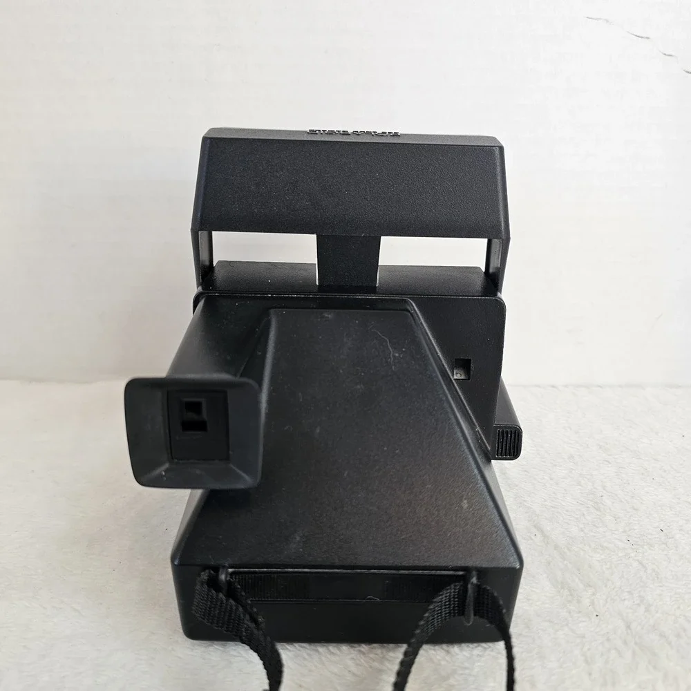 Vintage Polaroid Sun Autofocus 660 Instant Film Camera, Black (600 Instant Film)